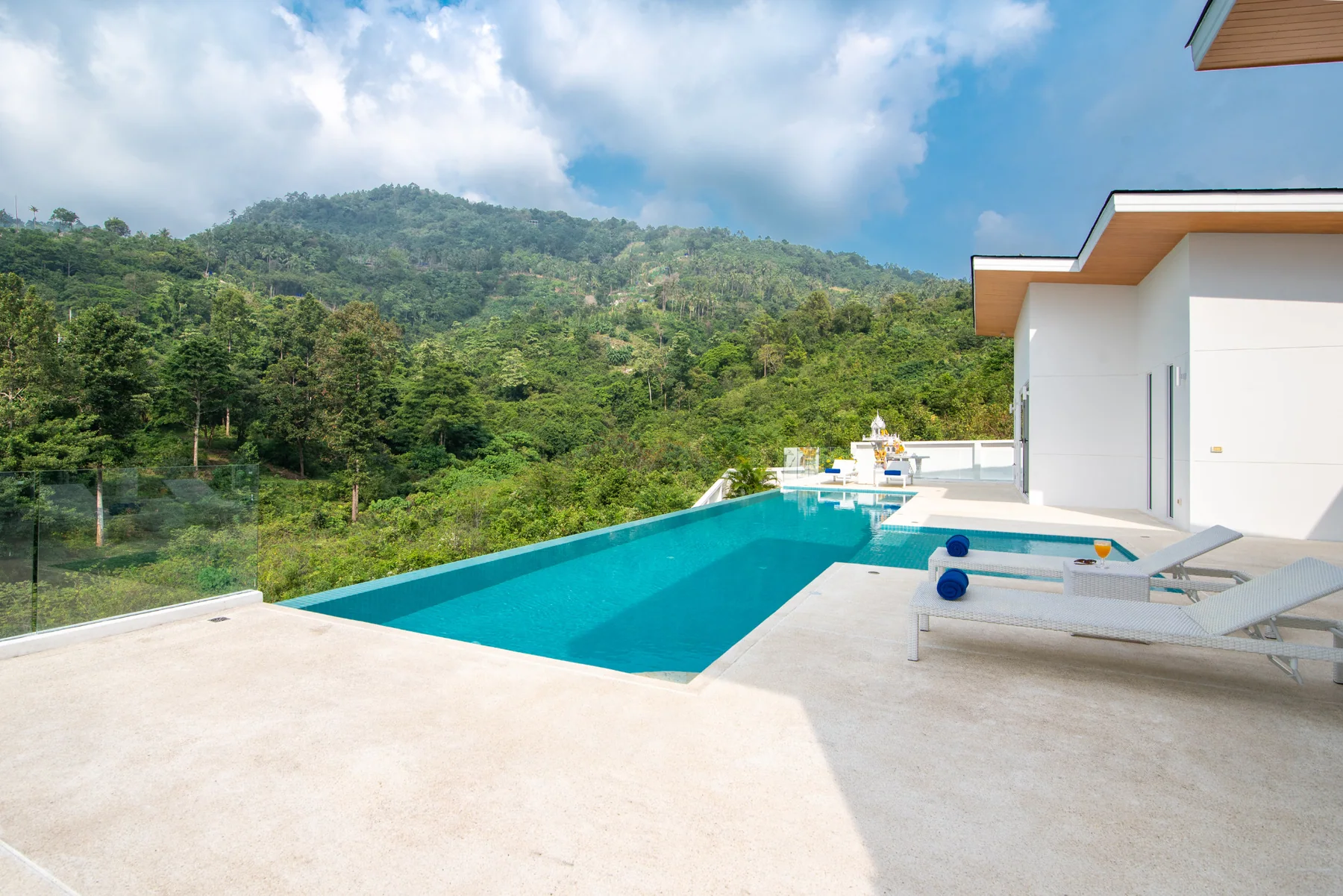 Vimaan Vilai pool & outdoor living photograph