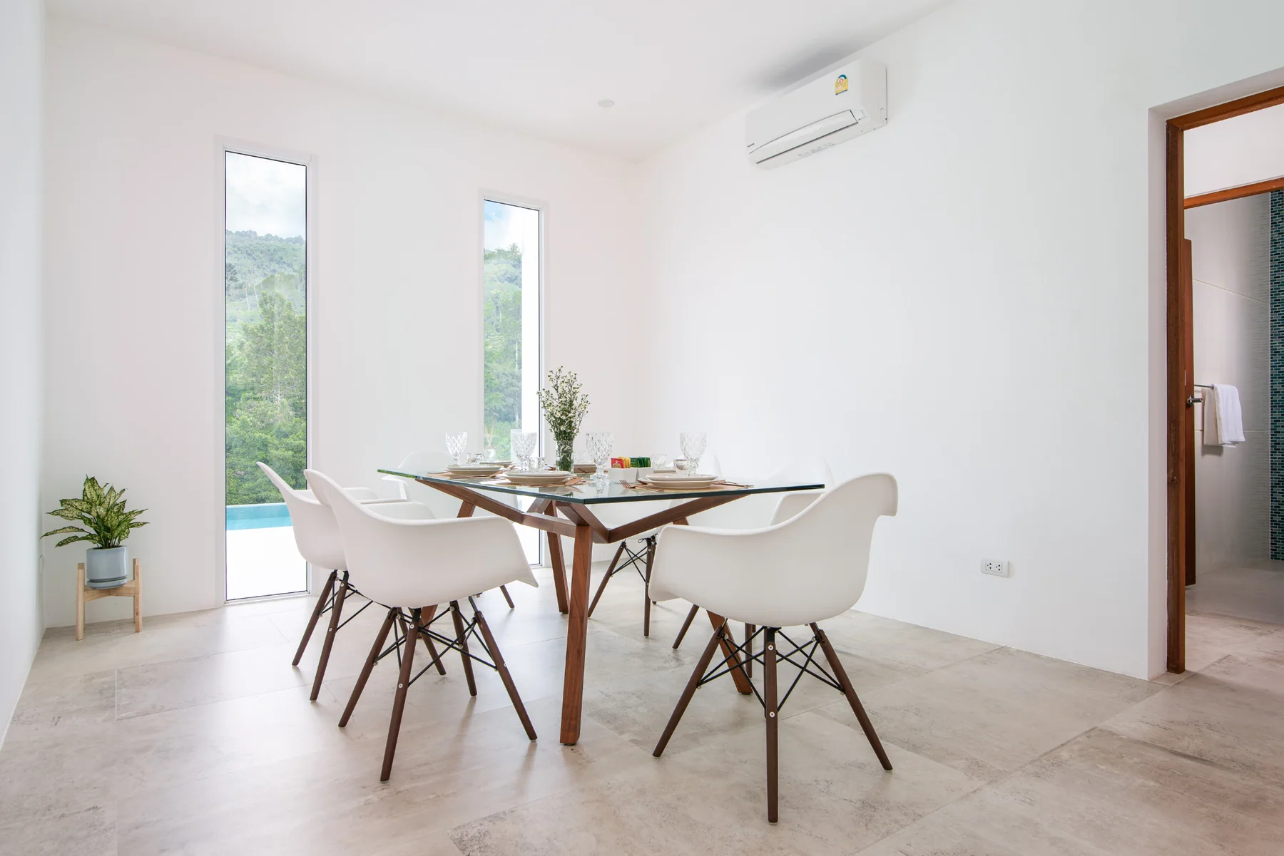 Vimaan Vilai dining room photograph